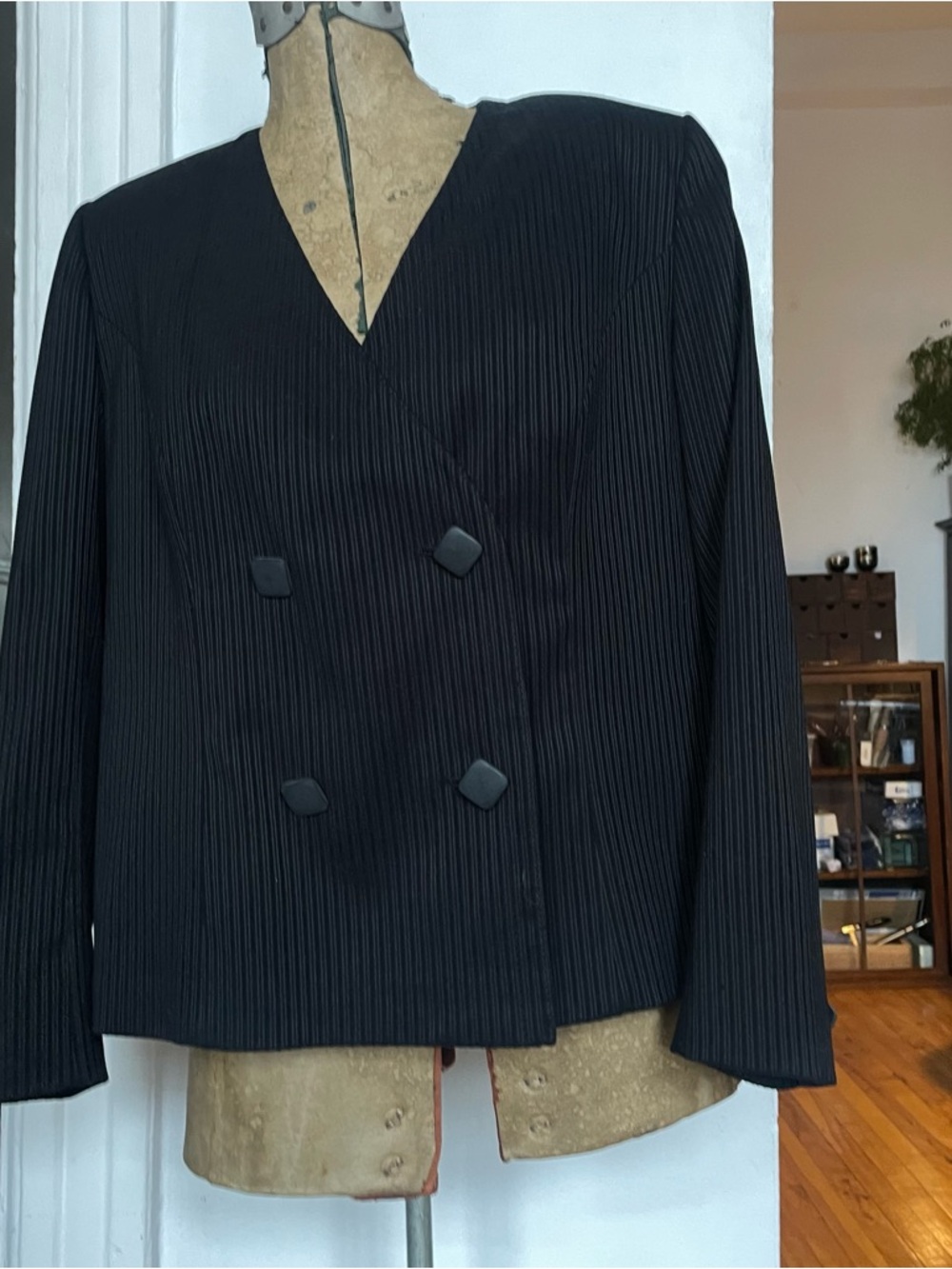 Vintage Black Double-Breasted Pleated Women's blazer